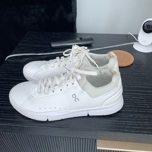 On cloud all white size 9W